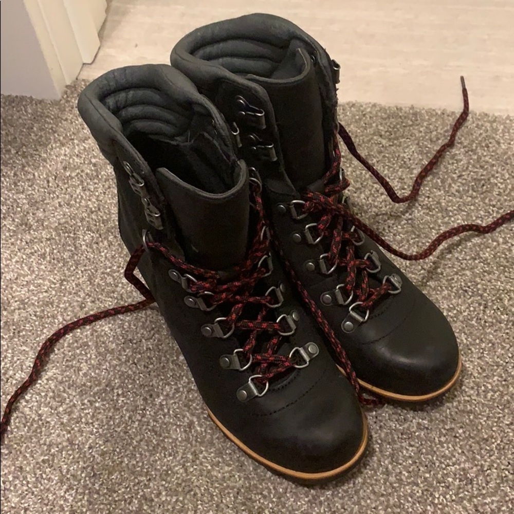 Sorel lace up boots size 8